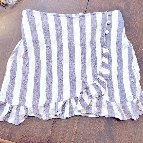 Junior’s Stripped Chambray White Wrap Skirt w/Fabric Buttons+Ruffled Hem Detail - Picture 3 of 16